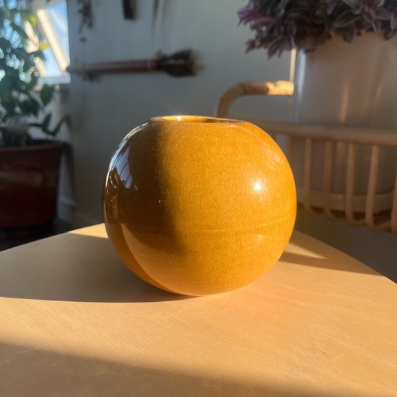 Yellow Vase - Picture 1 of 2